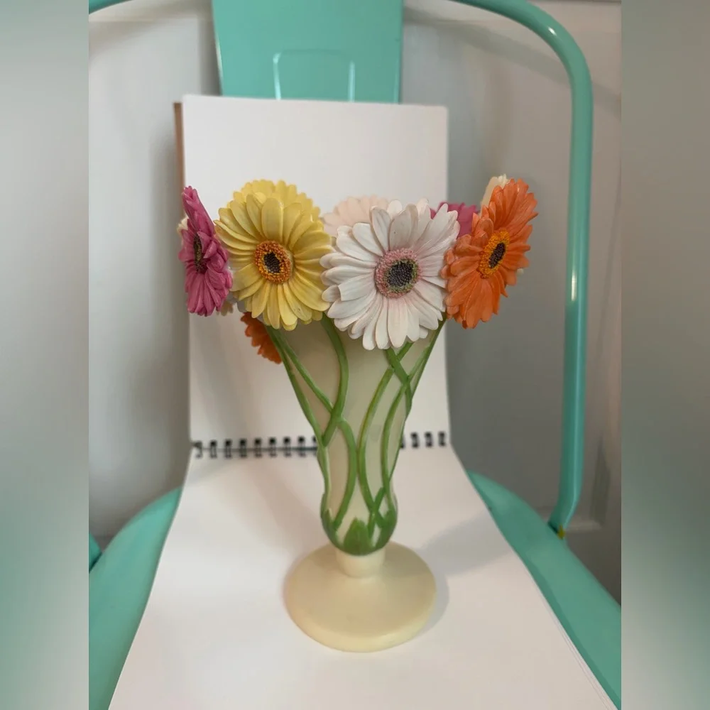 Ibis and Orchid Design Gerber Daisy Bonded Marble Table Vase Retired